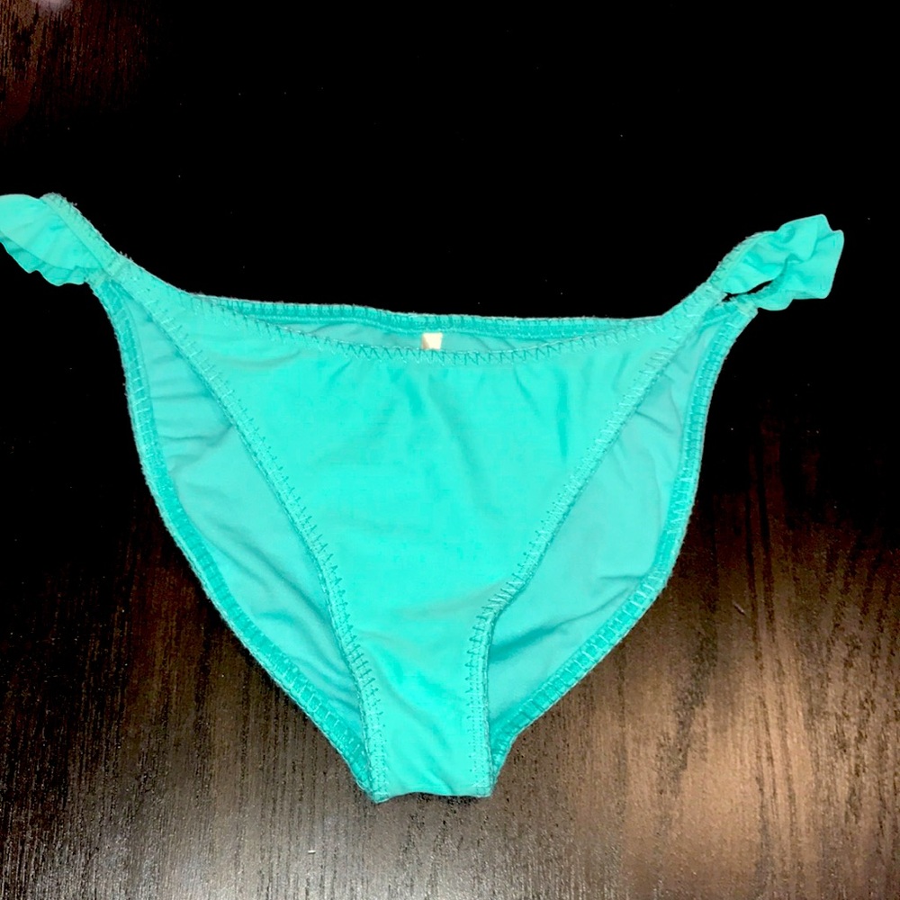 💥 Last Chance! NWOT Bikini Bottom w. Ruffle Side